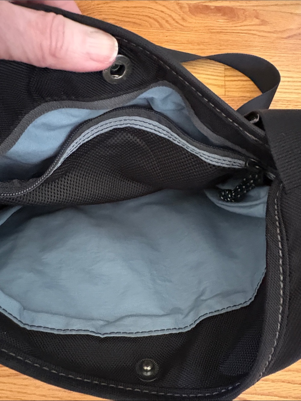 Overland Equipment Baylis Black Crossbody for Men - Picture 6 of 12